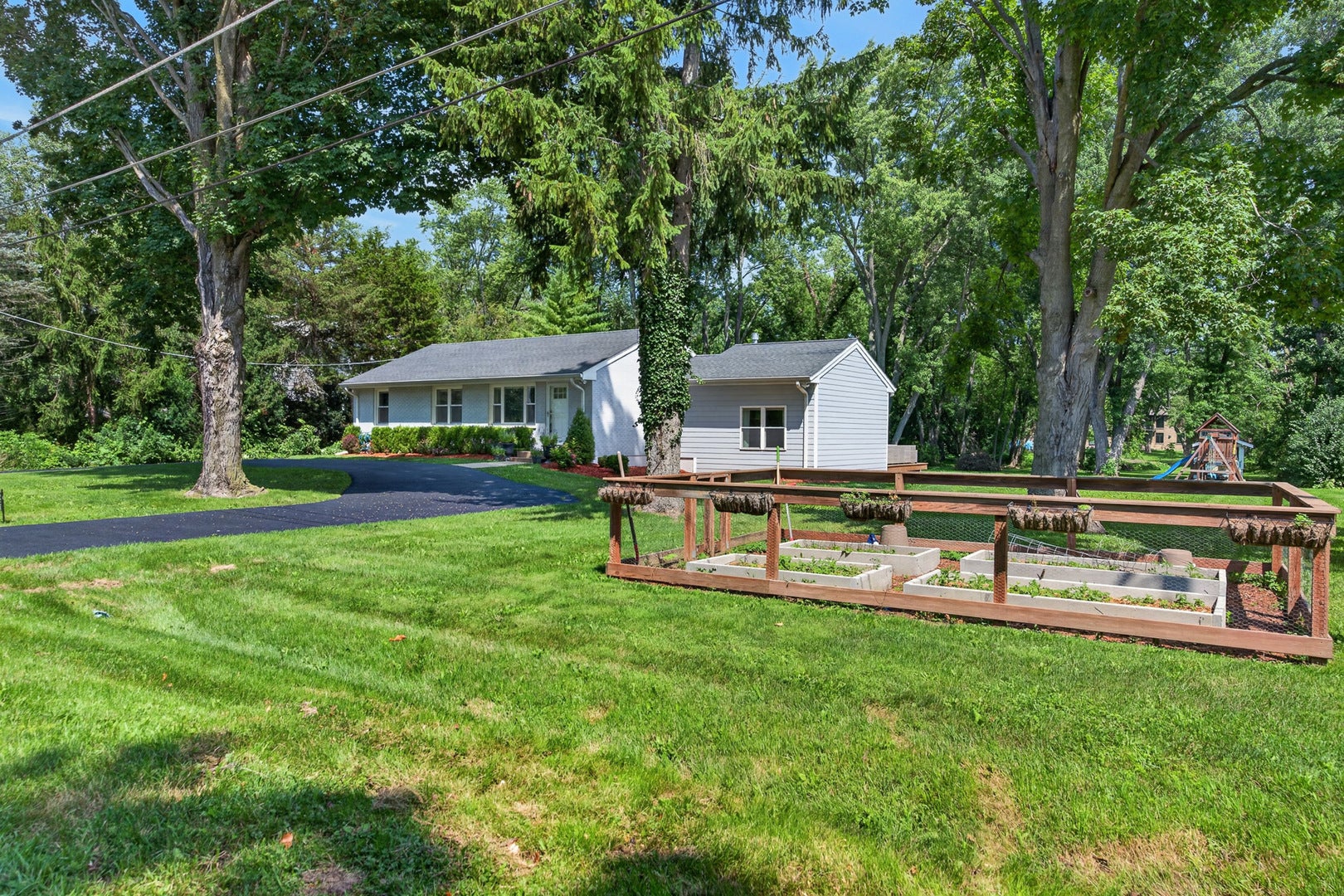15776 W Woodbine Circle