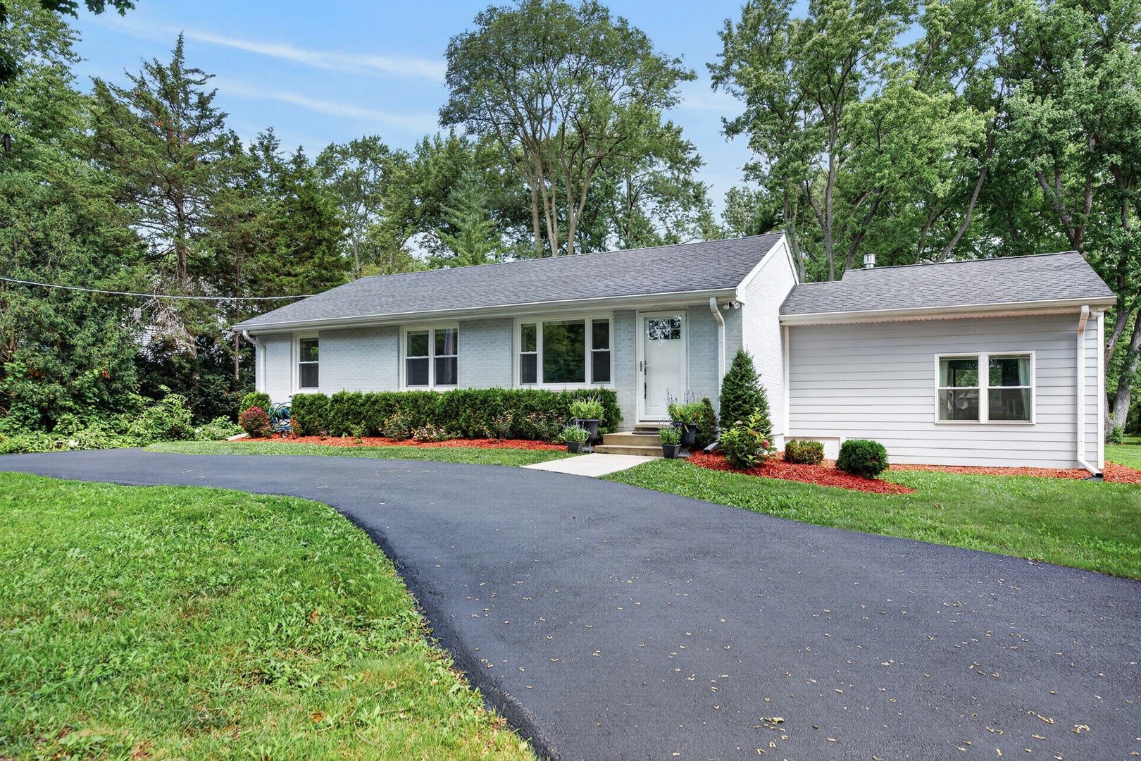 15776 W Woodbine Circle