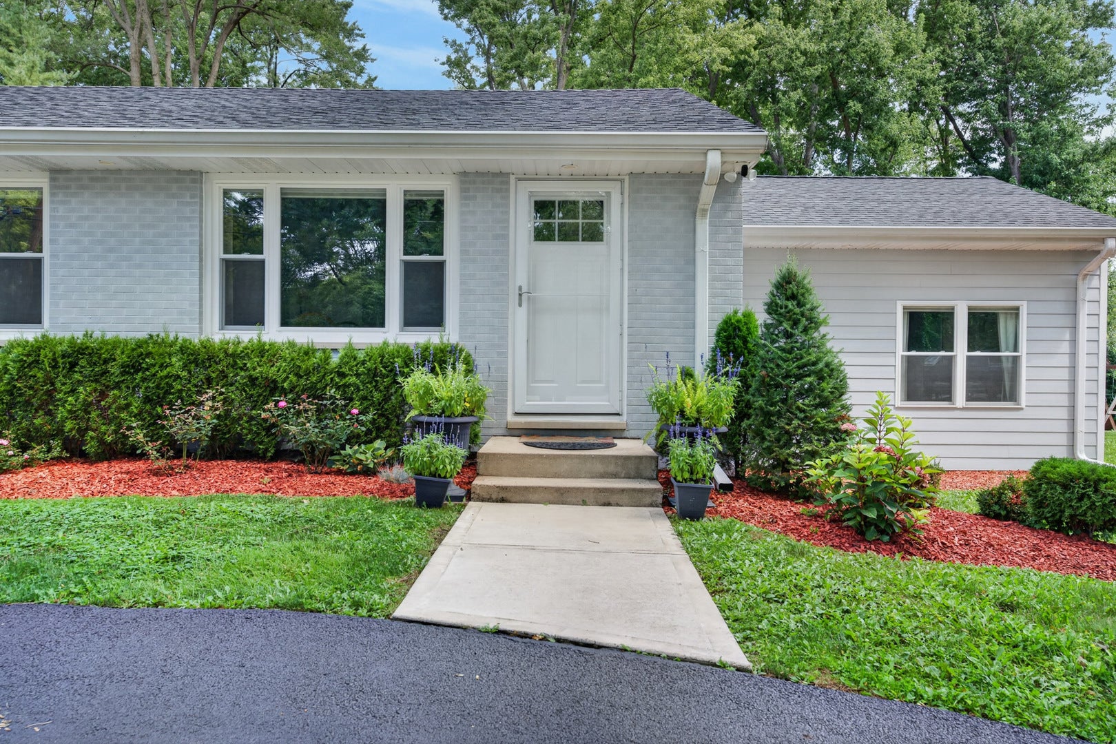 15776 W Woodbine Circle