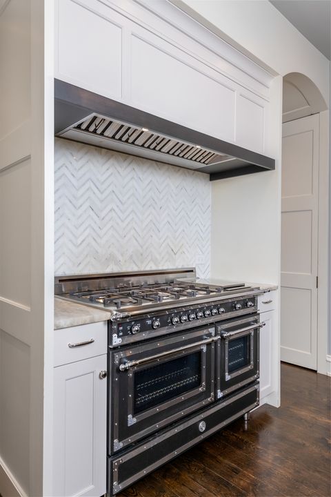 Tiny photo for 41 E Elm Street, Chicago, IL 60611 (MLS # 12594503)