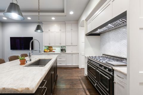 Tiny photo for 41 E Elm Street, Chicago, IL 60611 (MLS # 12594503)