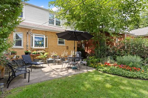 Tiny photo for 6709 N Ramona Avenue, Lincolnwood, IL 60712 (MLS # 12400232)