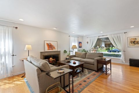 Tiny photo for 6709 N Ramona Avenue, Lincolnwood, IL 60712 (MLS # 12400232)