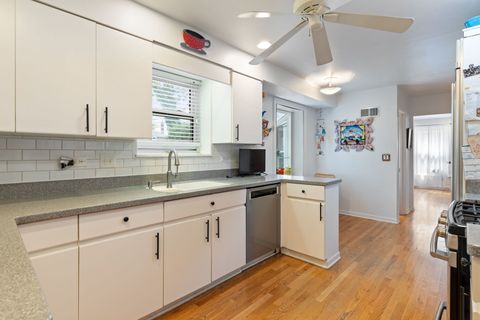 Tiny photo for 6709 N Ramona Avenue, Lincolnwood, IL 60712 (MLS # 12400232)