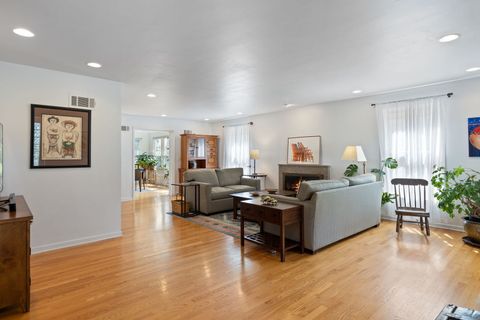 Tiny photo for 6709 N Ramona Avenue, Lincolnwood, IL 60712 (MLS # 12400232)