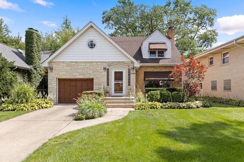 Tiny photo for 6709 N Ramona Avenue, Lincolnwood, IL 60712 (MLS # 12400232)