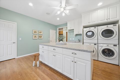 Tiny photo for 504 Pin Oak Court, St. Charles, IL 60174 (MLS # 12617427)