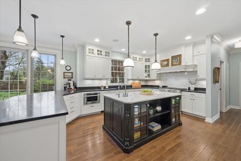Tiny photo for 504 Pin Oak Court, St. Charles, IL 60174 (MLS # 12617427)