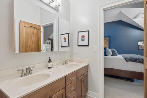 Tiny photo for 504 Pin Oak Court, St. Charles, IL 60174 (MLS # 12617427)