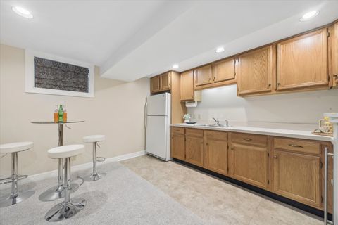 Tiny photo for 504 Pin Oak Court, St. Charles, IL 60174 (MLS # 12617427)