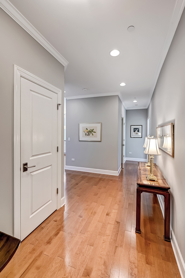 7 E KENNEDY Lane 201