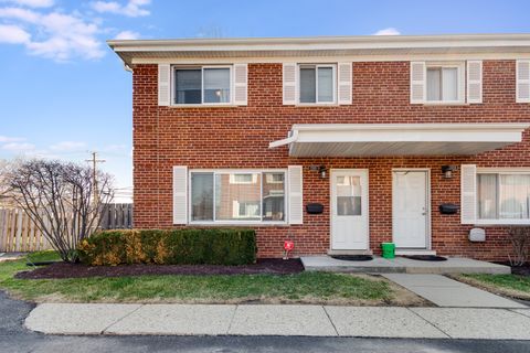 Photo of 1240 N Boxwood Drive, Mount Prospect, IL 60056 (MLS # 12604479)