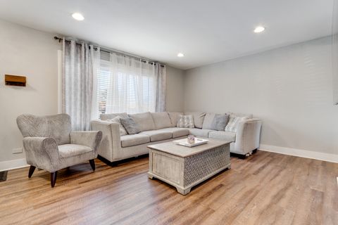 Tiny photo for 1240 N Boxwood Drive, Mount Prospect, IL 60056 (MLS # 12604479)