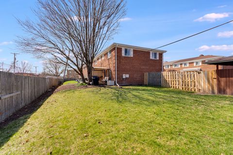 Tiny photo for 1240 N Boxwood Drive, Mount Prospect, IL 60056 (MLS # 12604479)