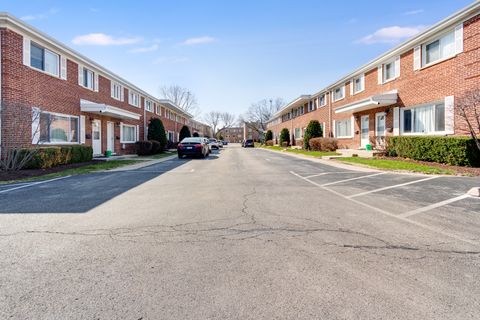 Tiny photo for 1240 N Boxwood Drive, Mount Prospect, IL 60056 (MLS # 12604479)