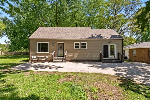 Tiny photo for 3804 15th Street B, Moline, IL 61265 (MLS # 12630009)