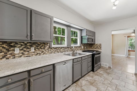 Tiny photo for 3804 15th Street B, Moline, IL 61265 (MLS # 12630009)