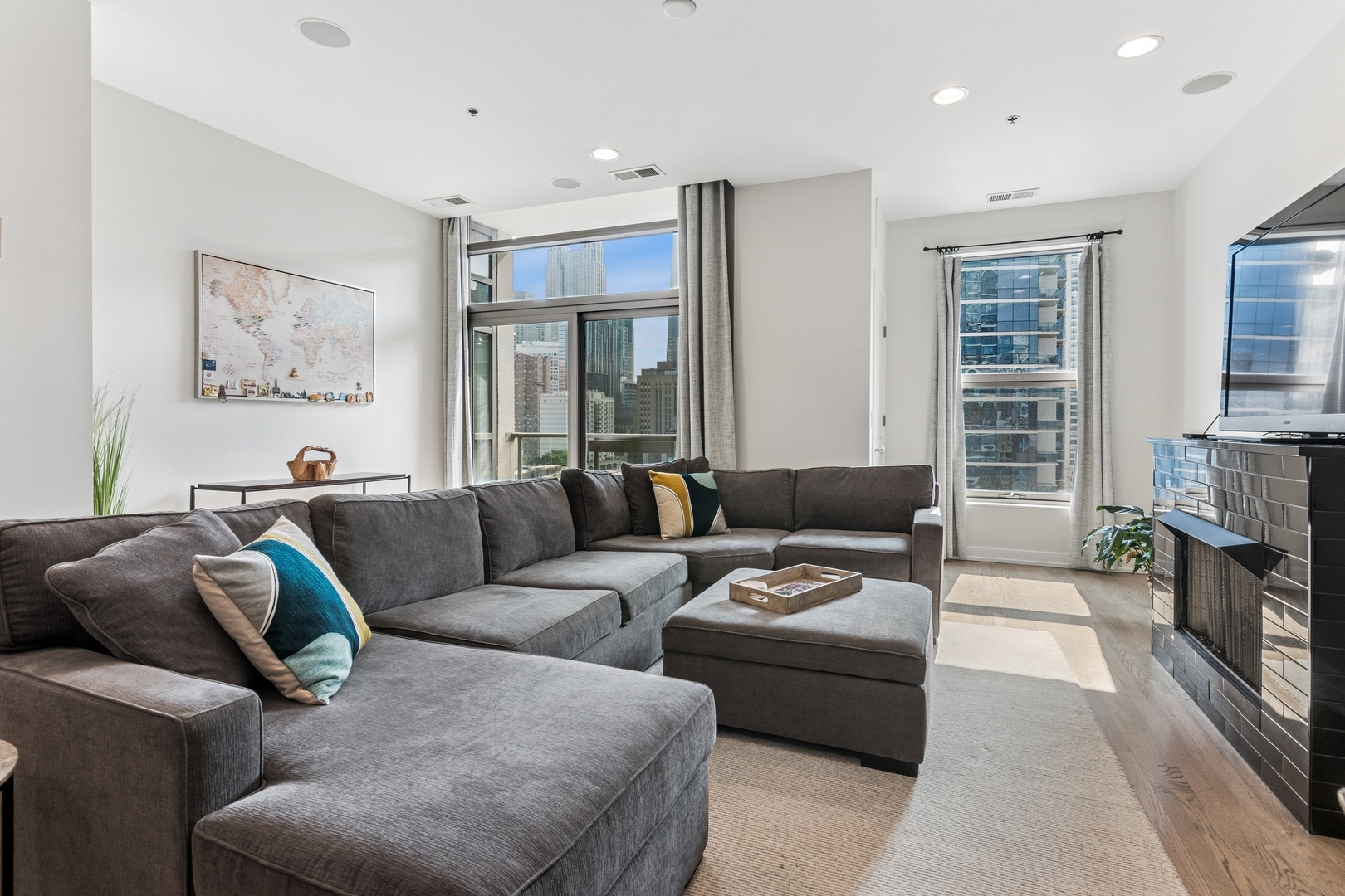 150 W Superior Street 1103