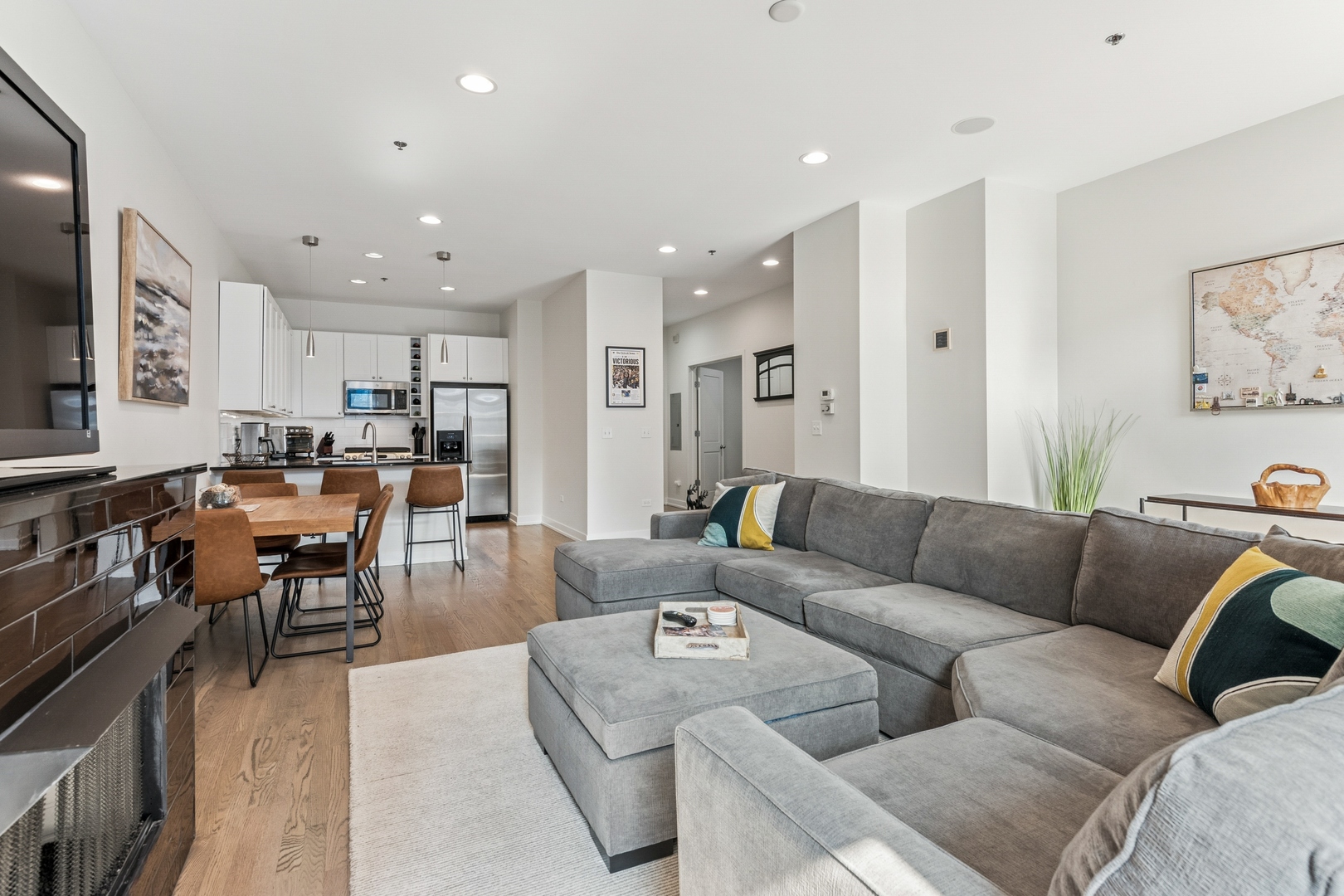 150 W Superior Street 1103