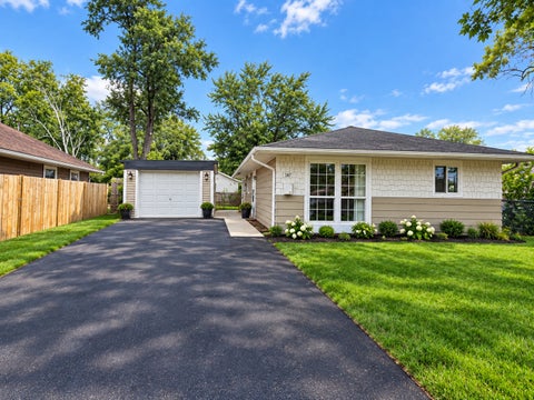 Photo of 147 Birch Street, Carpentersville, IL 60110 (MLS # 12758253)