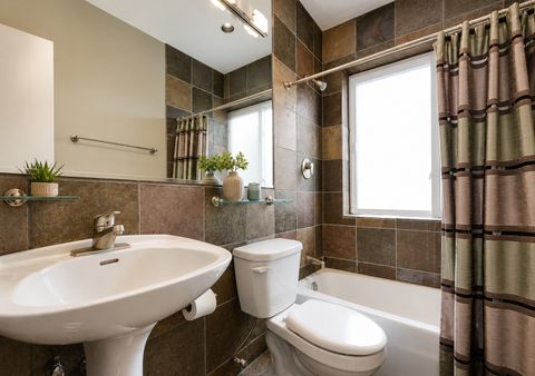 Tiny photo for 3325 N Lincoln Avenue #304, Chicago, IL 60657 (MLS # 12674901)