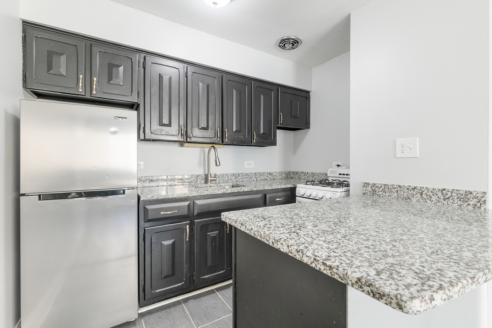 5534 N Kenmore Avenue 505