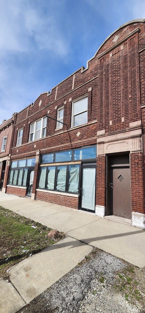 4210 W Cermak Road
