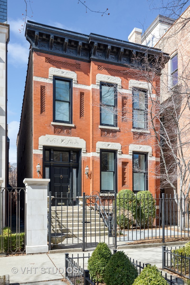 2056 N SEMINARY Avenue