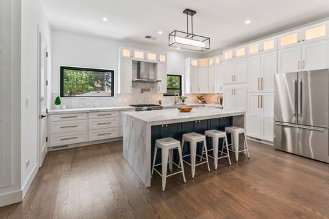 Tiny photo for 5944 N Knox Avenue, Chicago, IL 60646 (MLS # 12467231)