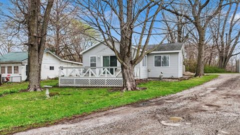 Photo of 3221 E Lake Paradise Road, Mattoon, IL 61938 (MLS # 12612723)