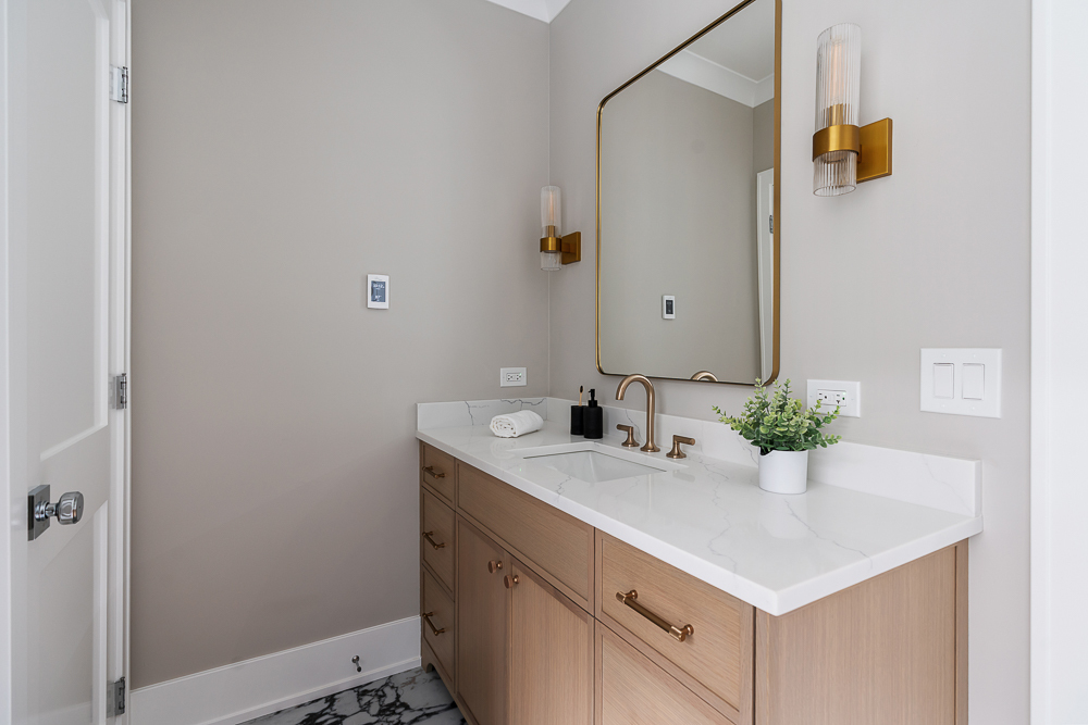 Chicago, Illinois 60622, United States, 6 Bedrooms Bedrooms, ,5 BathroomsBathrooms,Residential,Active,254160