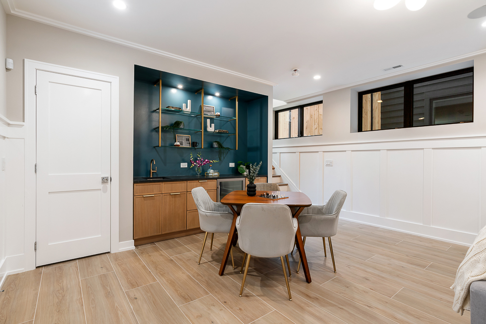 Chicago, Illinois 60622, United States, 6 Bedrooms Bedrooms, ,5 BathroomsBathrooms,Residential,Active,254160