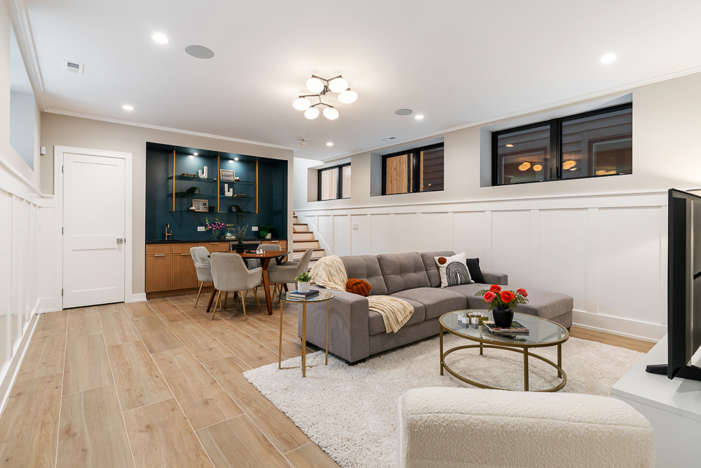 Chicago, Illinois 60622, United States, 6 Bedrooms Bedrooms, ,5 BathroomsBathrooms,Residential,Active,254160