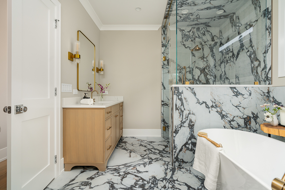 Chicago, Illinois 60622, United States, 6 Bedrooms Bedrooms, ,5 BathroomsBathrooms,Residential,Active,254160