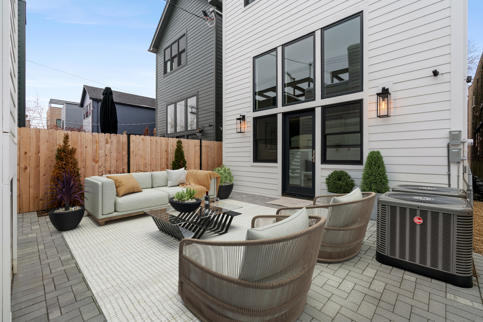 Chicago, Illinois 60622, United States, 6 Bedrooms Bedrooms, ,5 BathroomsBathrooms,Residential,Active,254160