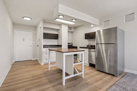 Tiny photo for 20 N Tower Road #4C, Oak Brook, IL 60523 (MLS # 12597443)