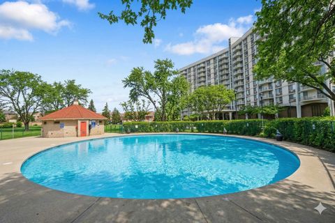 Tiny photo for 20 N Tower Road #4C, Oak Brook, IL 60523 (MLS # 12597443)