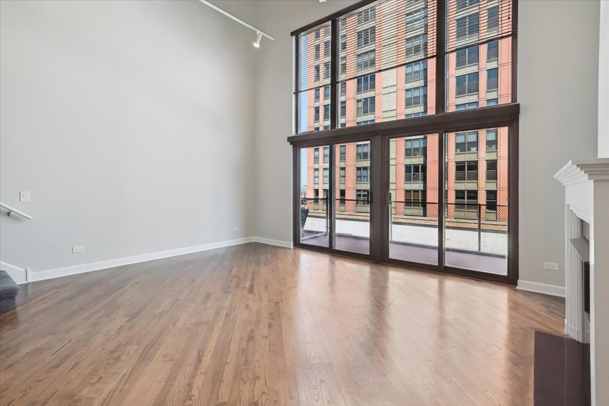616 W Fulton Street 703