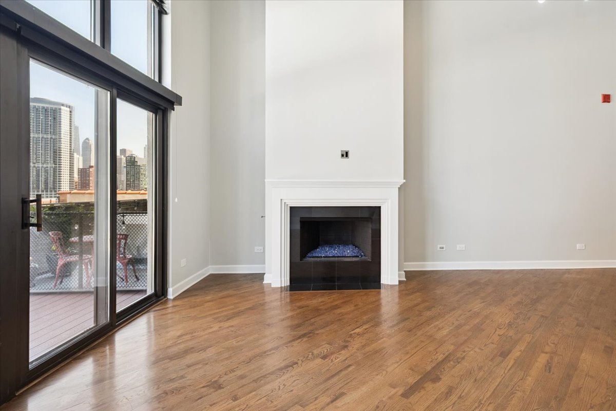 616 W Fulton Street 703