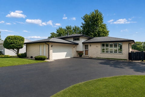 Photo of 9801 S 88th Avenue, Palos Hills, IL 60465 (MLS # 12745391)