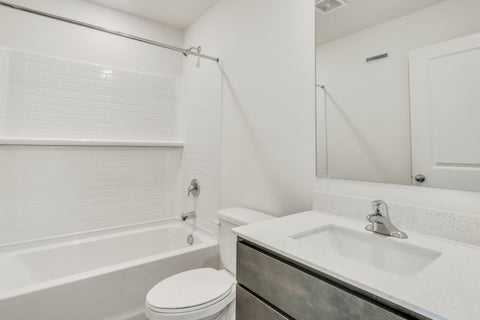 Tiny photo for 409 Lakeshore Court, St. Charles, IL 60174 (MLS # 12779847)