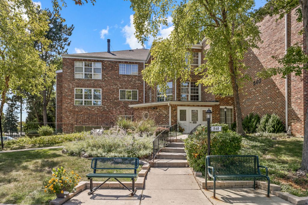 Photo for 540 Biesterfield Road #309, Elk Grove Village, IL 60007 (MLS # 12475927)