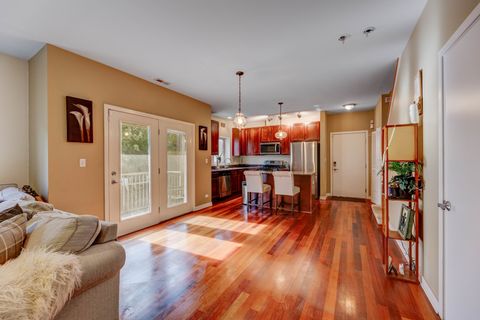 Tiny photo for 817 E 41st Street #2A, Chicago, IL 60653 (MLS # 12506807)