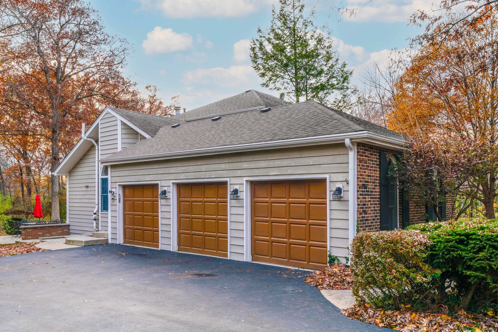 Libertyville, Illinois 60048, United States, 4 Bedrooms Bedrooms, ,3 BathroomsBathrooms,Residential,Active,243990