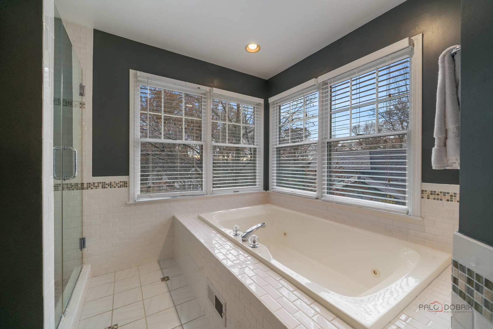 Libertyville, Illinois 60048, United States, 4 Bedrooms Bedrooms, ,3 BathroomsBathrooms,Residential,Active,243990