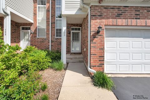 Tiny photo for 125 Chestnut Hills Circle, Burr Ridge, IL 60527 (MLS # 12609203)