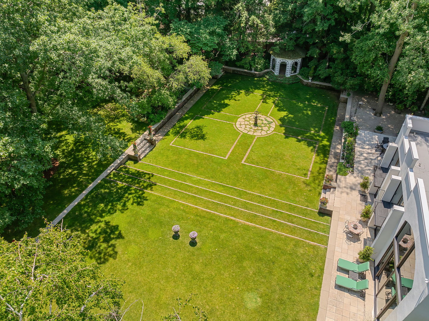 575 Lakeland Drive