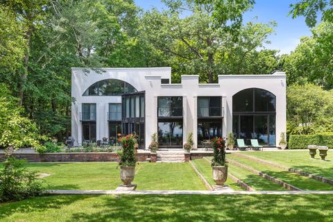 A home in Lake Bluff