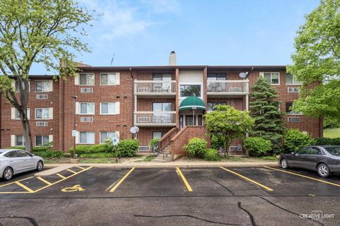 Photo of 820 N Lakeside Drive #1C, Vernon Hills, IL 60061 (MLS # 12652841)