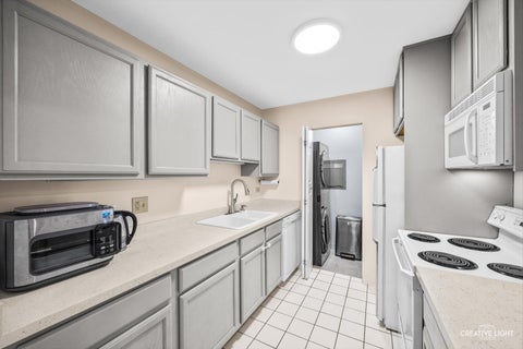 Tiny photo for 820 N Lakeside Drive #1C, Vernon Hills, IL 60061 (MLS # 12652841)